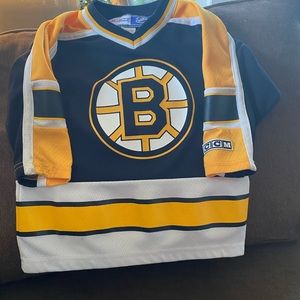 Bruins CCM team jersey for kid